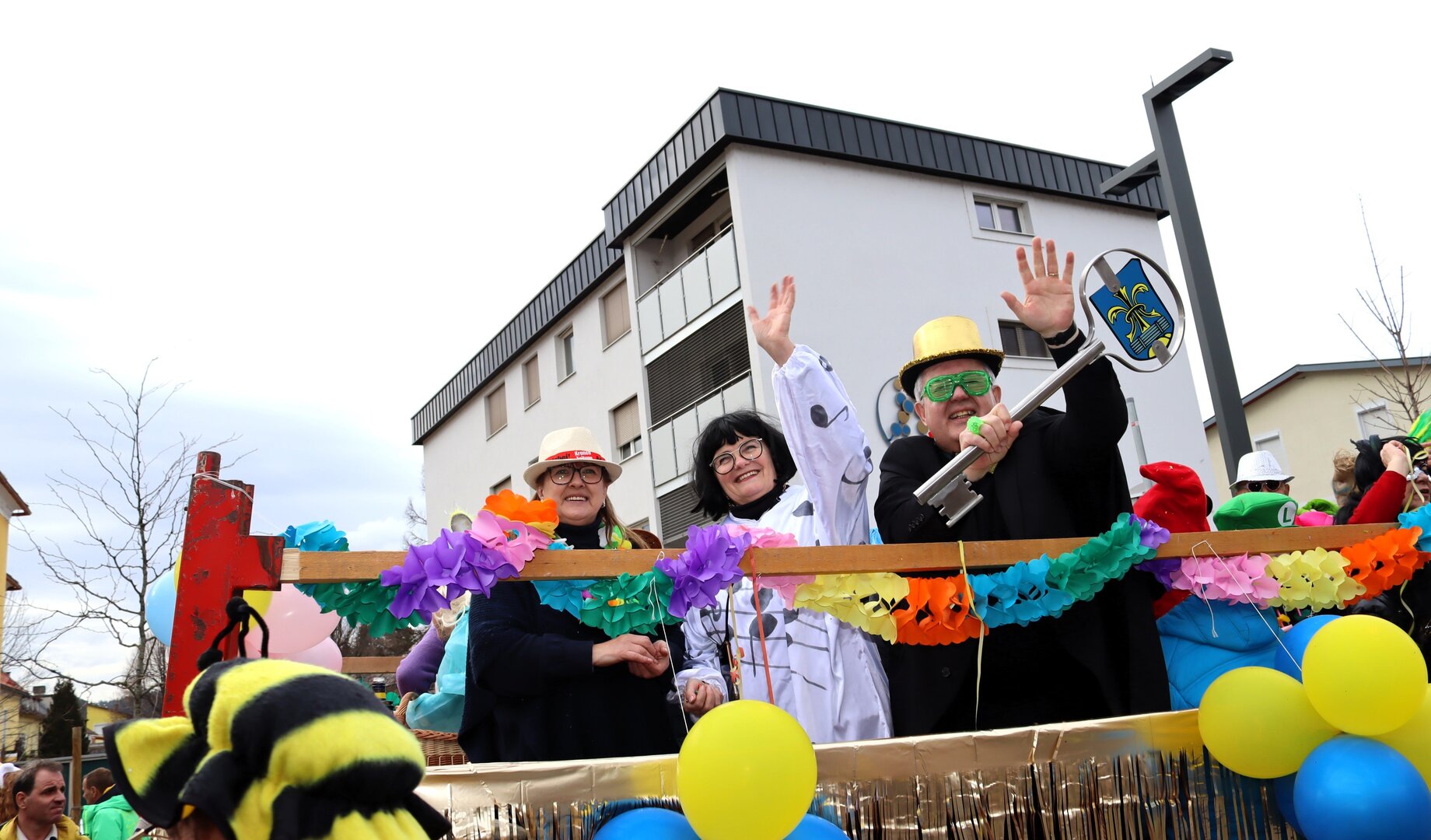 Faschingsumzug001.jpg Faschingsumzug001.jpg