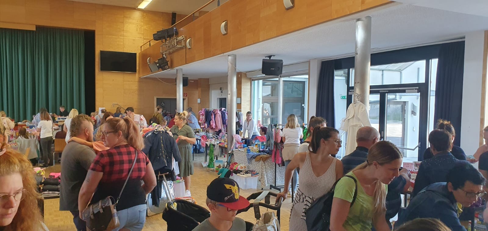 flohmarkt2.jpg flohmarkt2.jpg