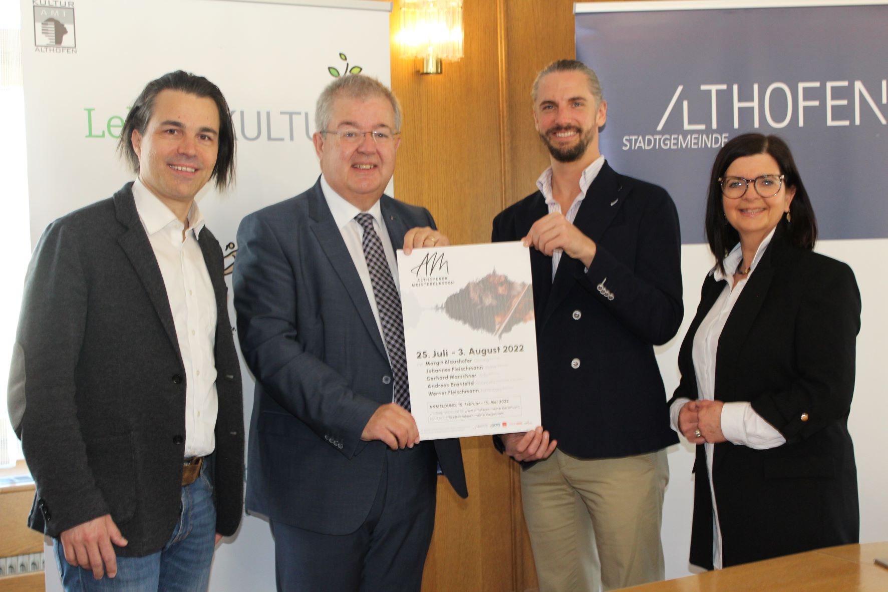 Kultur-Koordinator Michael Wasserfaller, Bürgermeister Walter Zemrosser, Organisator Johannes Fleischmann und Vize-Bürgermeisterin Doris Hofstätter (von links) stellten die Althofener Meisterklassen vor (Foto: Stadtgemeinde Althofen)