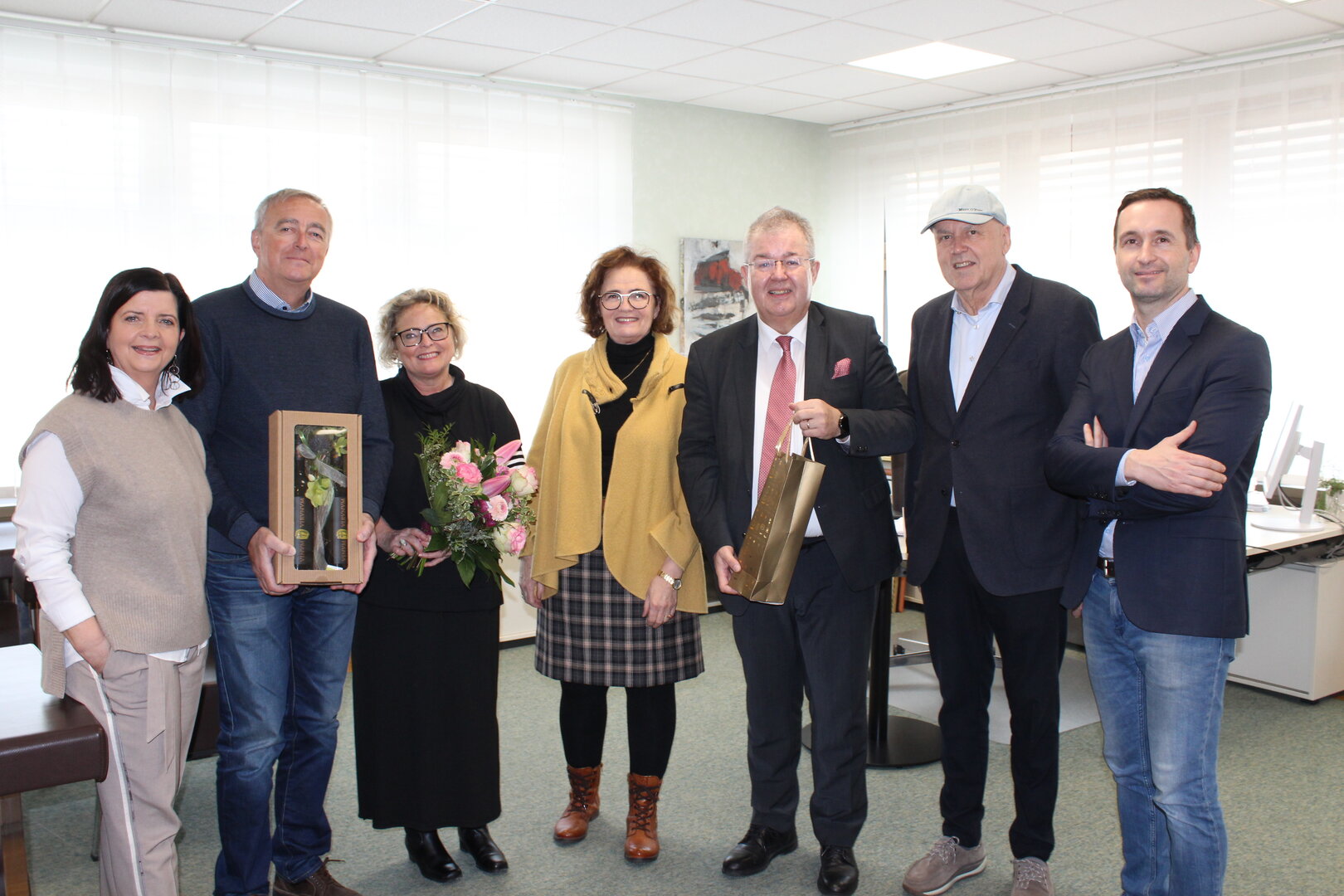Vizebürgermeisterin Doris Hofstätter, Aleš Zalar, Claudia Bandion-Ortner, Bürgermeister Walter Zemrosser mit Gattin Ingrid, Manfred Reichhold und Vizebürgermeister Michael Baumgartner (von links) (Foto: Stadtgemeinde Althofen)