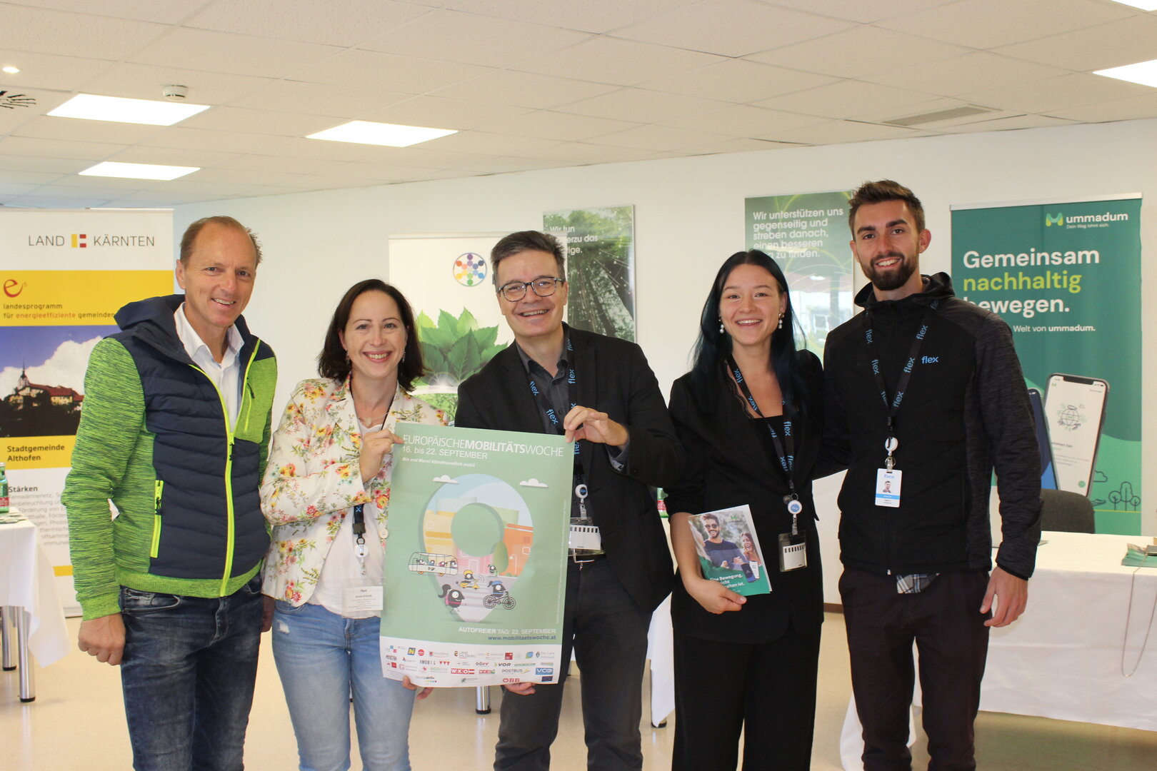 Gerd Ingo Janitschek, Vorsitzender Verwaltungsrat Family of Power, Anna und Stadtrat Wolfgang Leitner von der Stadtgemeinde Althofen, Ummadum-Marketingmanager Sarah Wagner und Marko Vigele