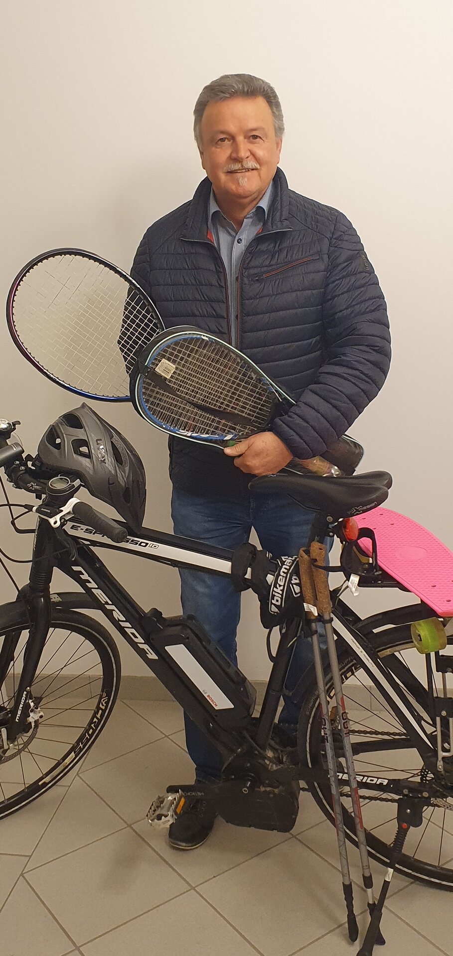 Sozialreferent Stadtrat Klaus Trampitsch organisiert die Rad- und Sommersportbörse im Kulturhaus Althofen (Foto: Stadtgemeinde Althofen)